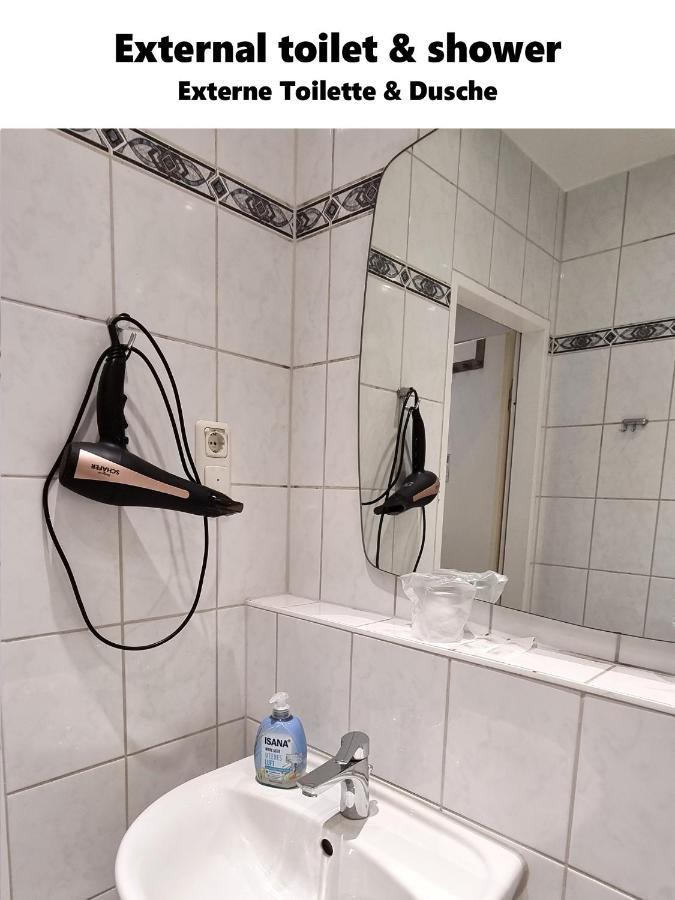 Twin Room with Shared Bathroom,1452147235:JPEG